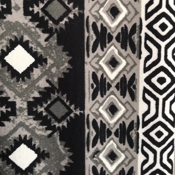 LIKE NEW HOT KISS DRESS! - Picture 3 of 3